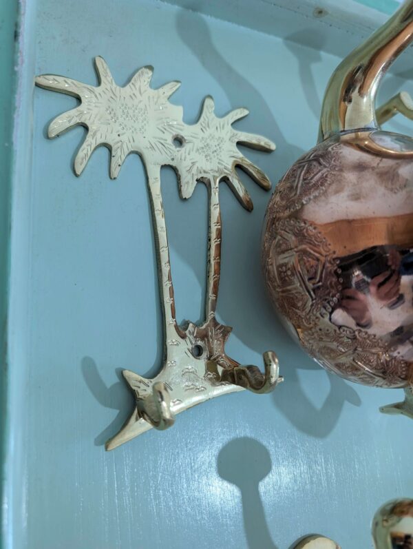 Add a natural touch to your home decor with this palm tree shaped brass key holder. - Image 3